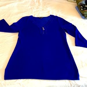 Size Medium light weight knit sweater long sleeves tunic style